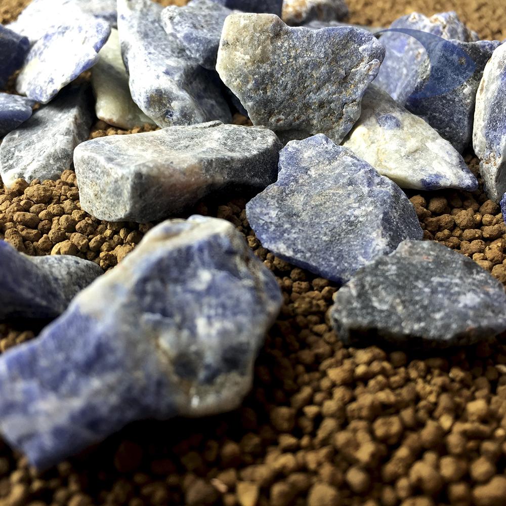 WetRock, 450 gramos. Sodalita azul, gravilla empacada en malla plástica